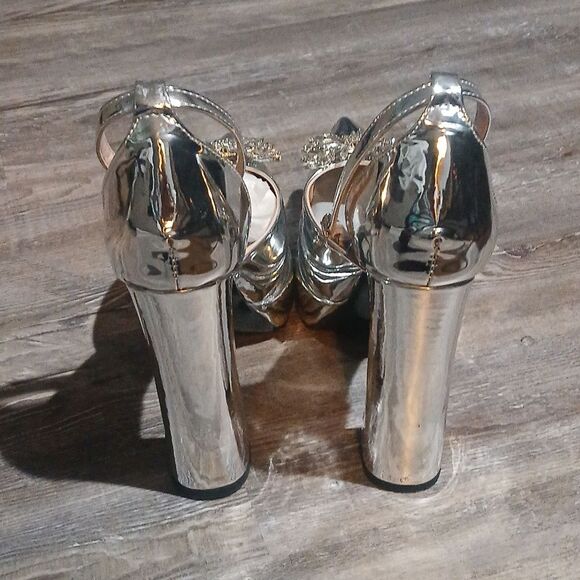 Funny She Jill silver platform butterfly embellished heels Sz 9.5 - Picture 6 of 8